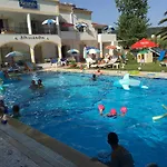 Ξενοδοχείο με διαμερίσματα Alessandro 4*